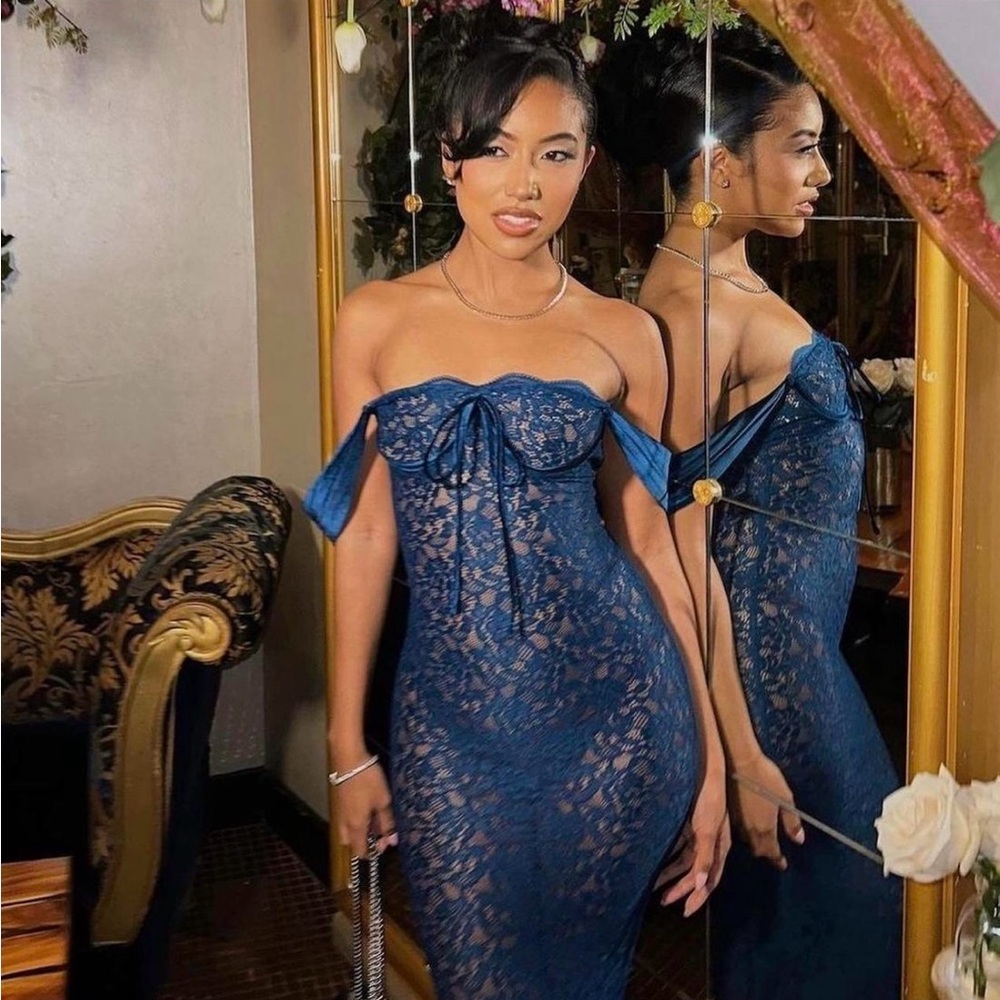 -Miss Circle lace dress